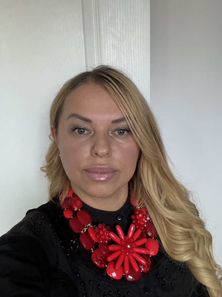 Смілива жінка не буде плакати наодинці 222731 765x1024